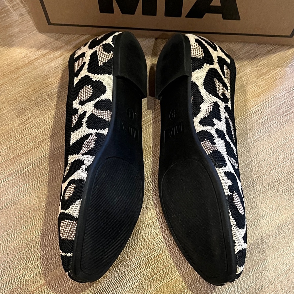 MIA Leopard Print Ballet Flats - Picture 4 of 10